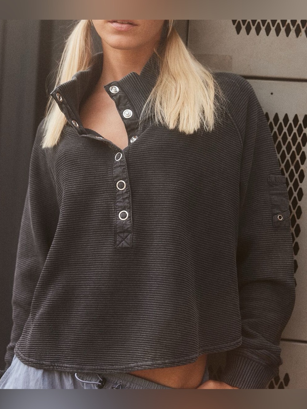 Free People Women's So Fly Henley Layer Coddy Crop Sweatshirt  Black L
